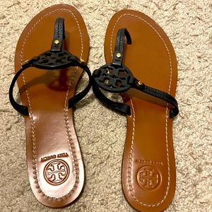 Tory Burch slipper size 8 black gently used